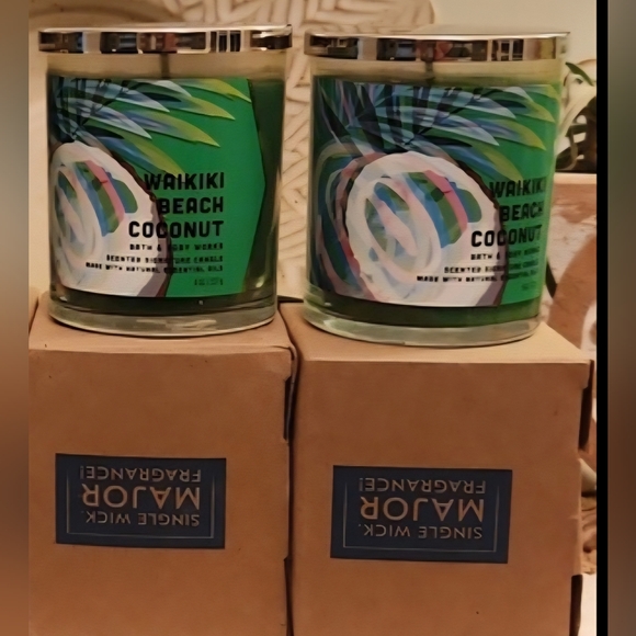 Bath and Body Works "Waikiki Beach Coconut" Single Wick Candles BUNDLE OF 2 - Picture 1 of 2